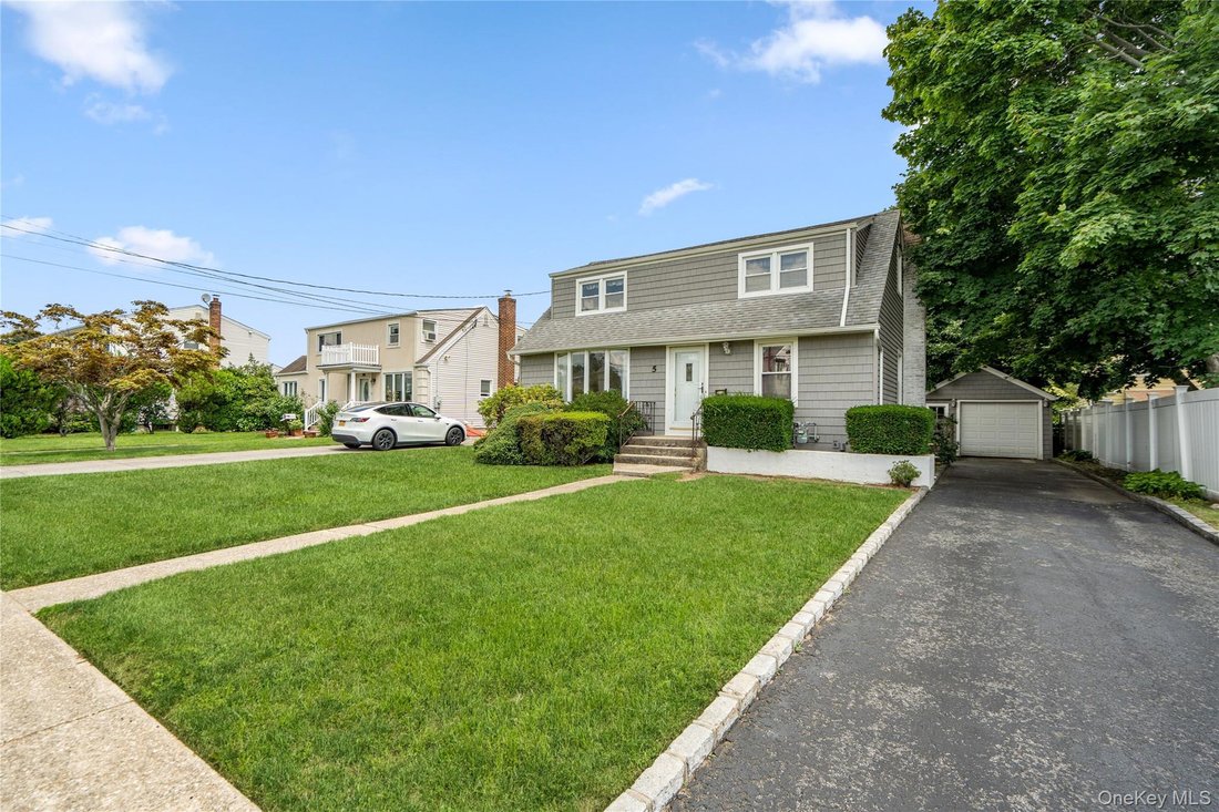 House in Bethpage, New York, United States 2 - 18602365