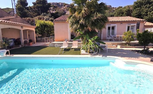 Villa in Le Rove, Provence-Alpes-Côte d'Azur, France 1