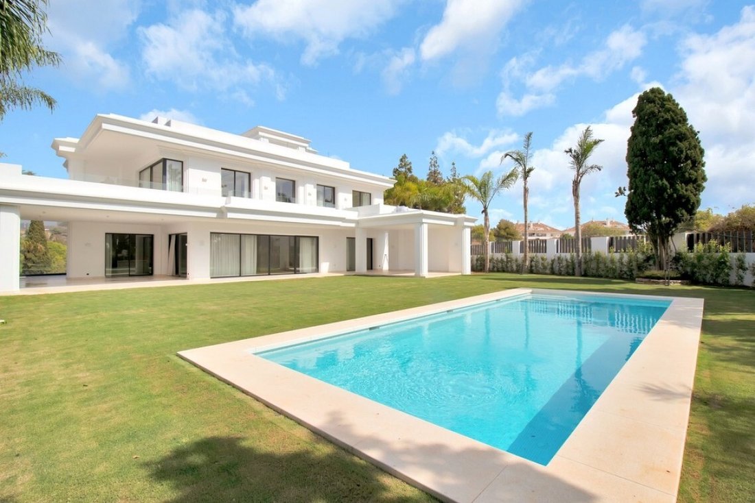 Villa in Marbella, Andalusia, Spain 1 - 18597376