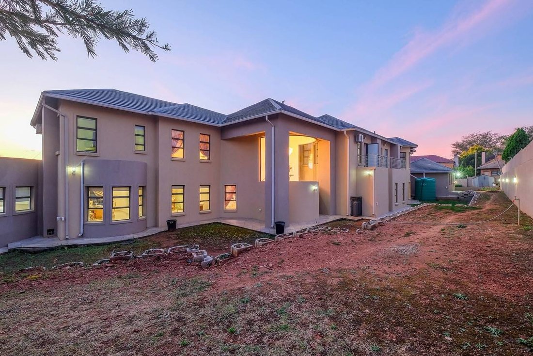 House in Constantia Kloof, Gauteng, South Africa 2 - 18598858