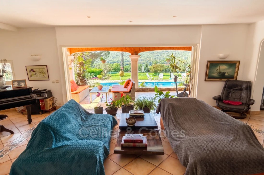 House in Nord Est, Bormes-les-Mimosas, France 4 - 18597606