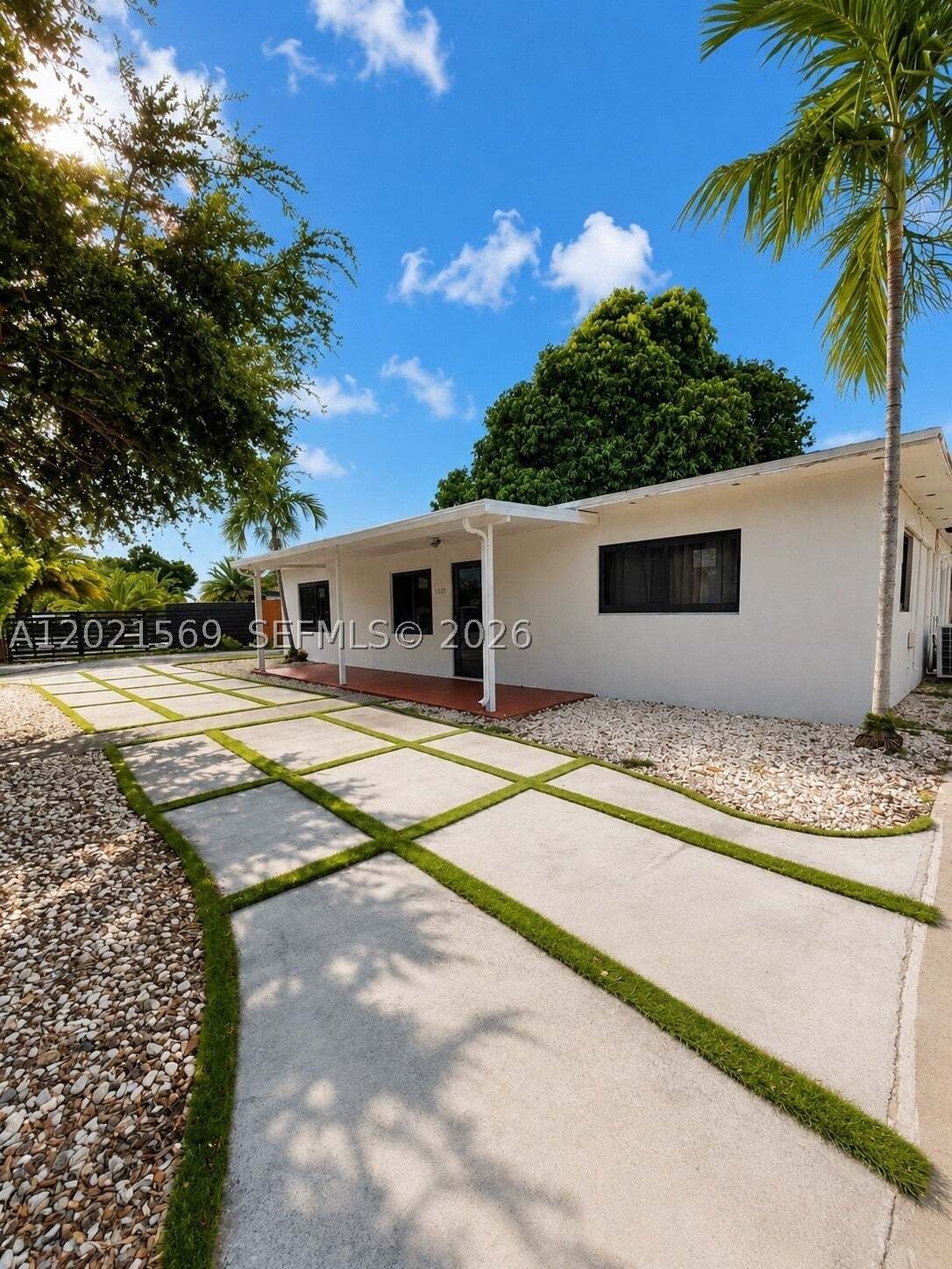 House in Hialeah, Florida, United States 1 - 17960769