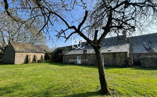 Estate in Surzur, Brittany, France 1
