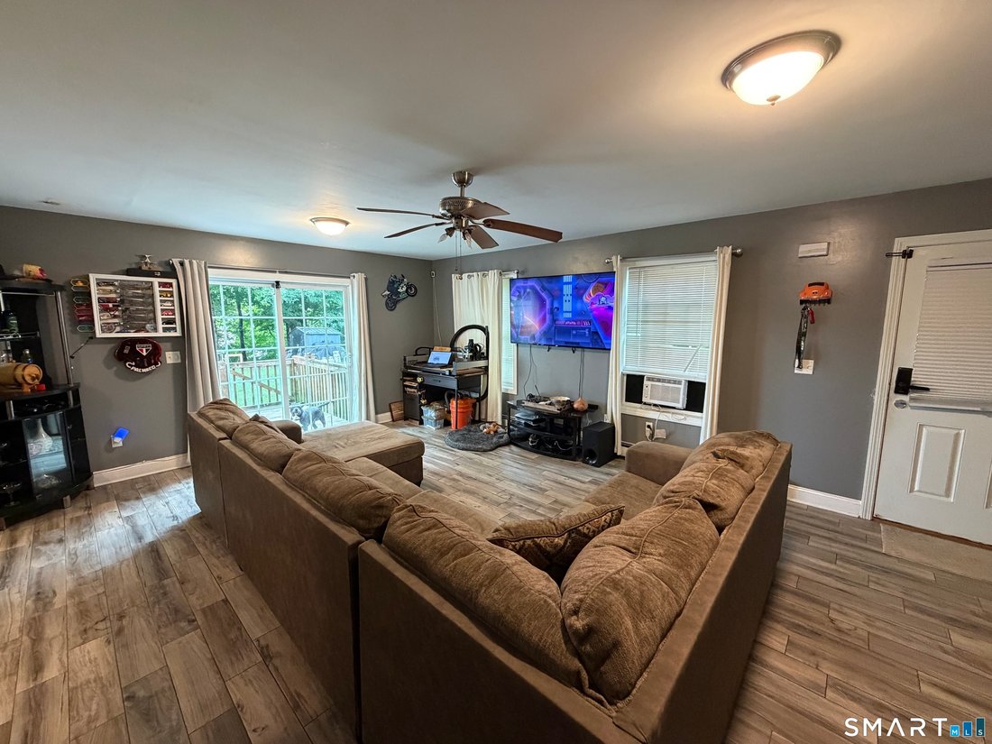 Naugatuck, Connecticut, United States 3 - 18602312