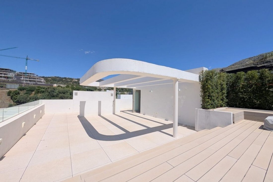 Apartment in Benahavis, Andalusia, Spain 4 - 18597616