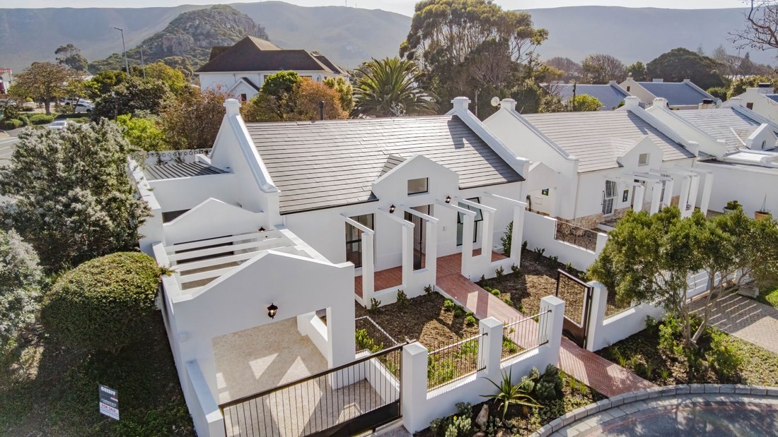 House in Overstrand Local Municipality, Western Cape, South Africa 2 - 18598854
