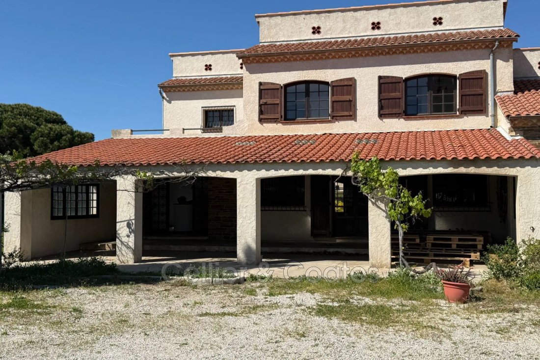 House in Nord Est, Bormes-les-Mimosas, France 1 - 18597474