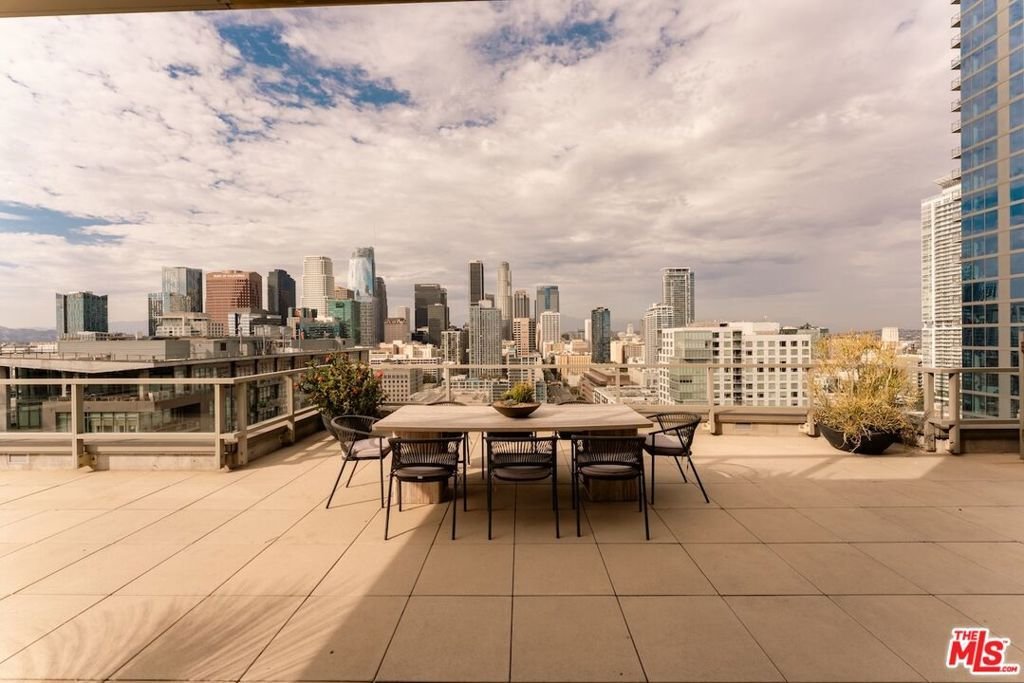 Condo in Los Angeles, California, United States 4 - 18601080