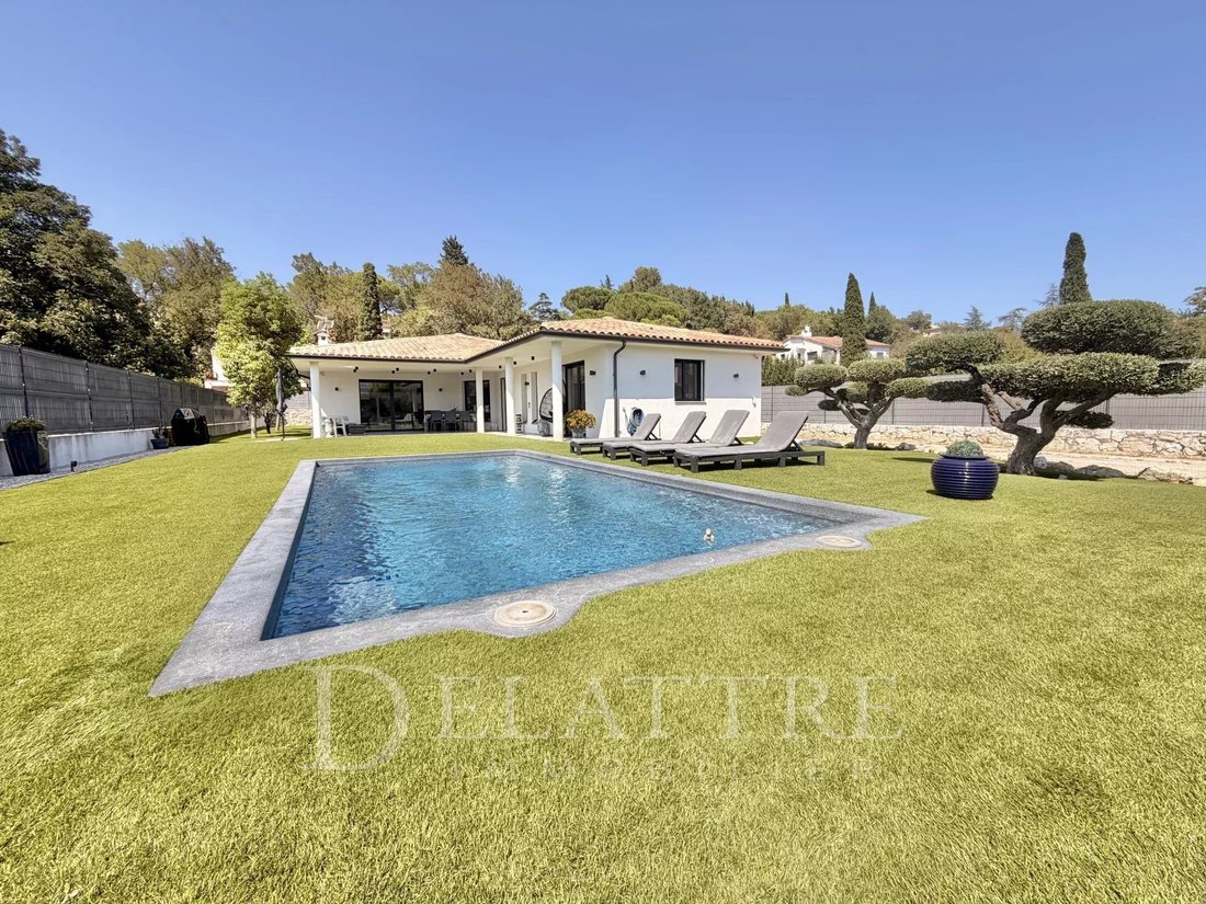 Villa in La Roquette-sur-Siagne, Provence-Alpes-Côte d'Azur, France 1 - 18598325