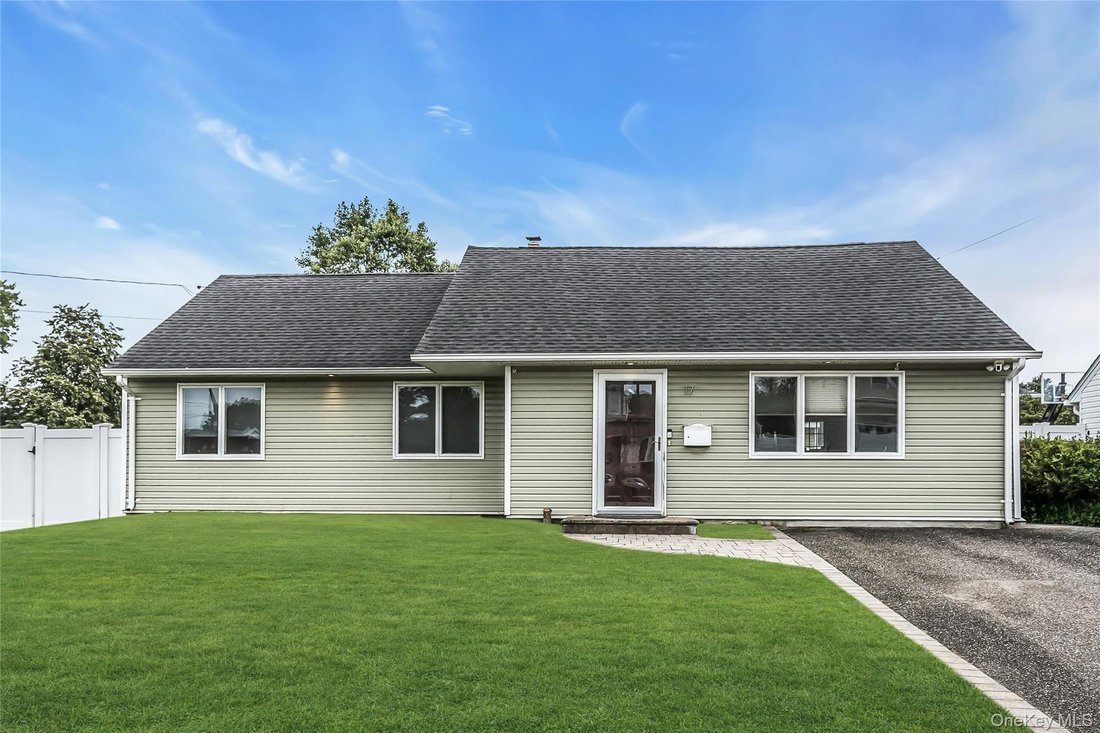 House in Plainview, New York, United States 1 - 18602374