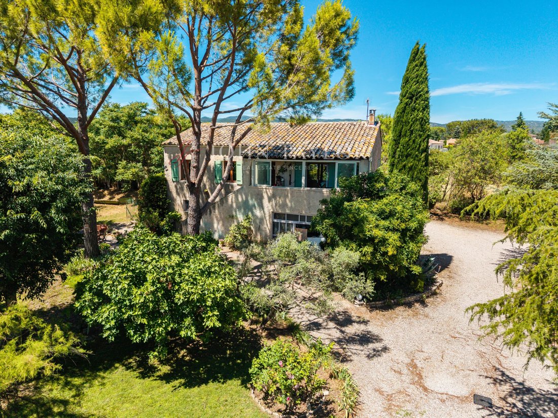 House in Gordes, Provence-Alpes-Côte d'Azur, France 1 - 18598265
