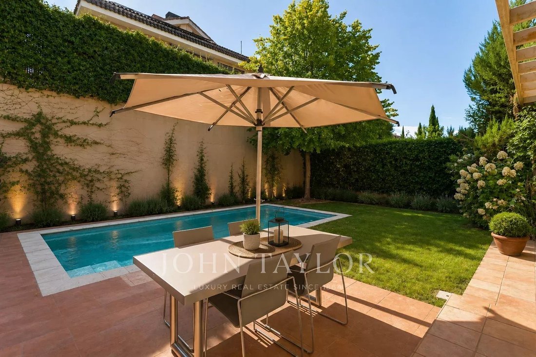 Townhouse in Las Rozas de Madrid, Comunidad de Madrid, Spain 1 - 18598378