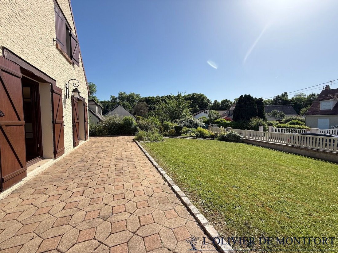 House in Montfort-l'Amaury, Ile-de-France, France 2 - 18597435
