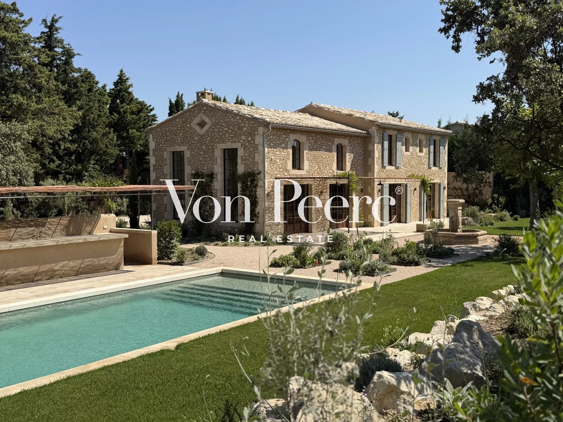 House in Eygalières, Provence-Alpes-Côte d'Azur, France 1 - 18598402