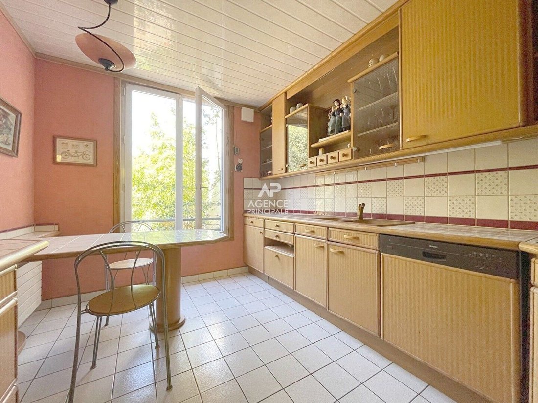 House in Forêt, Velizy-Villacoublay, France 5 - 18394970