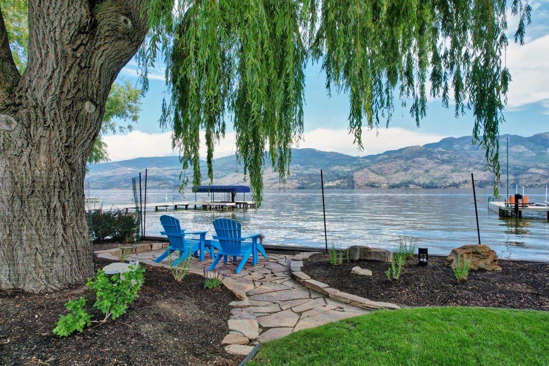 House in West Kelowna, British Columbia, Canada 3 - 18603556