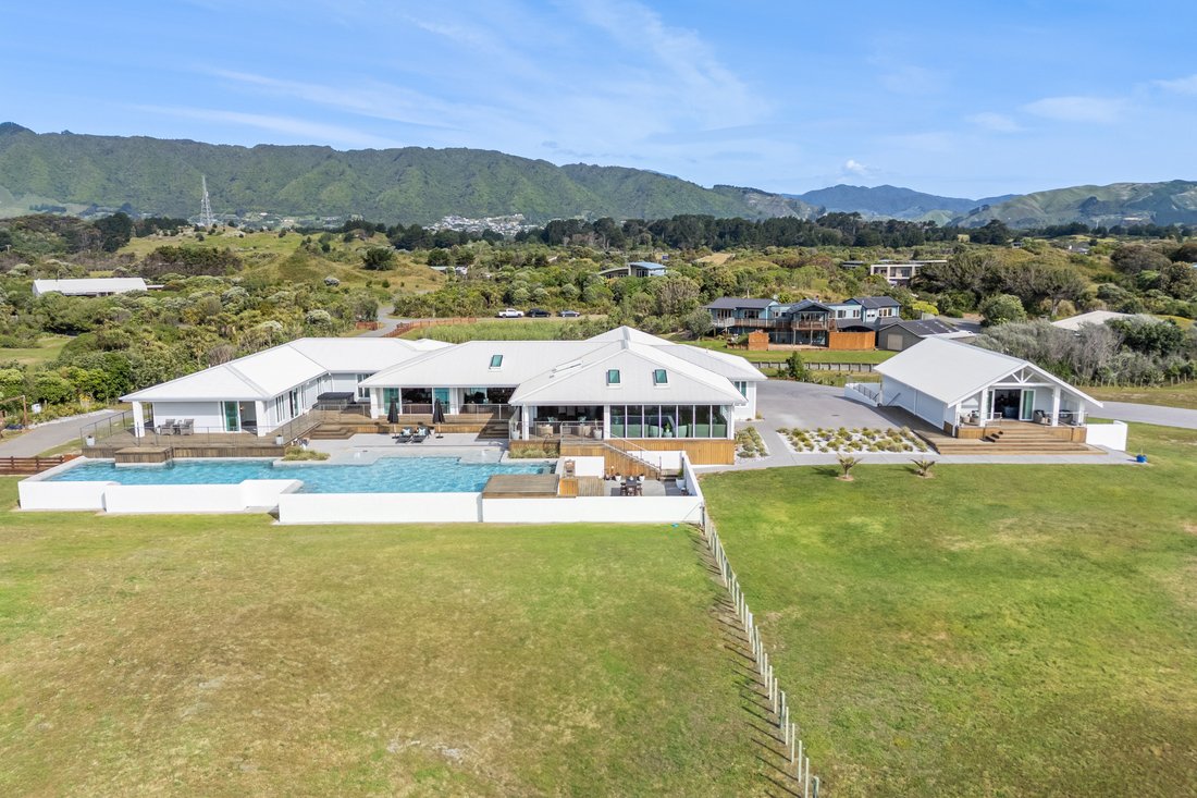 House in Waikanae Beach, Wellington, New Zealand 4 - 18601150