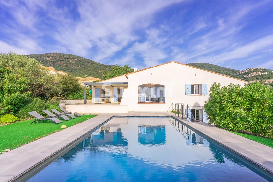 Villa in Nord, Cavalaire-sur-Mer, France 3 - 18598639
