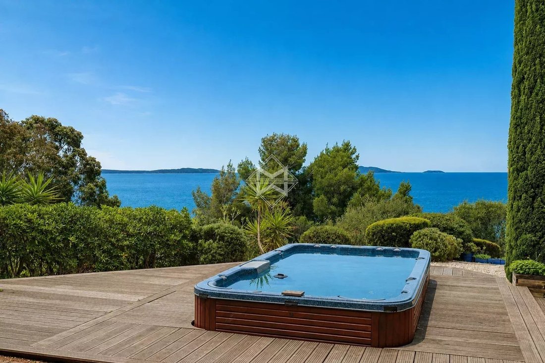 Villa in Le Lavandou, Provence-Alpes-Côte d'Azur, France 1 - 16872931