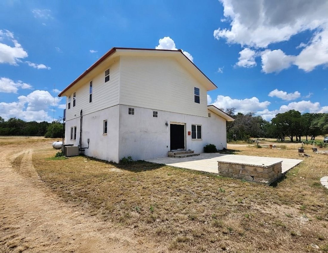 House in Florence, Texas, United States 5 - 18601322