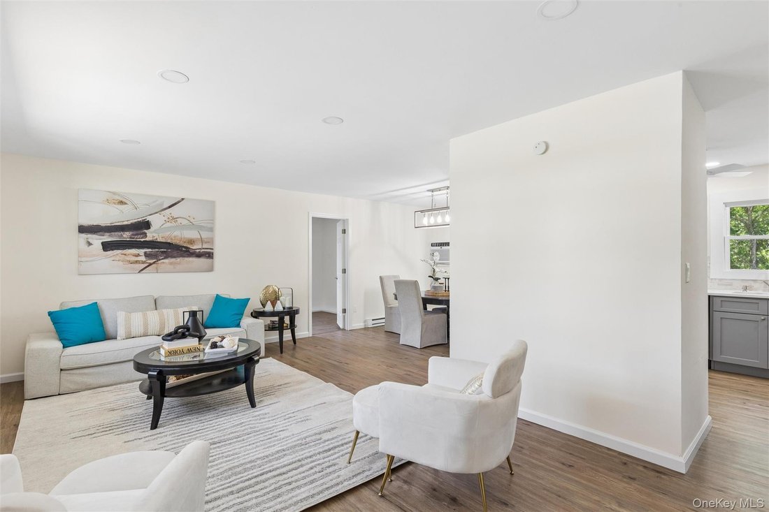 House in East Patchogue, New York, United States 3 - 18602378