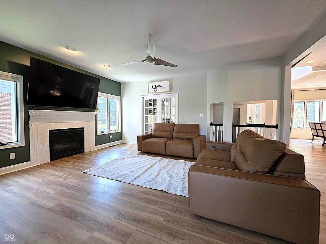 House in Greenwood, Indiana, United States 4 - 18600938