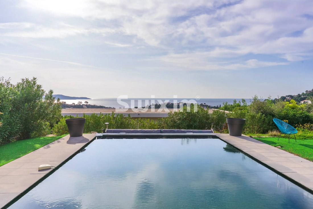 Villa in Nord, Cavalaire-sur-Mer, France 1 - 18598639