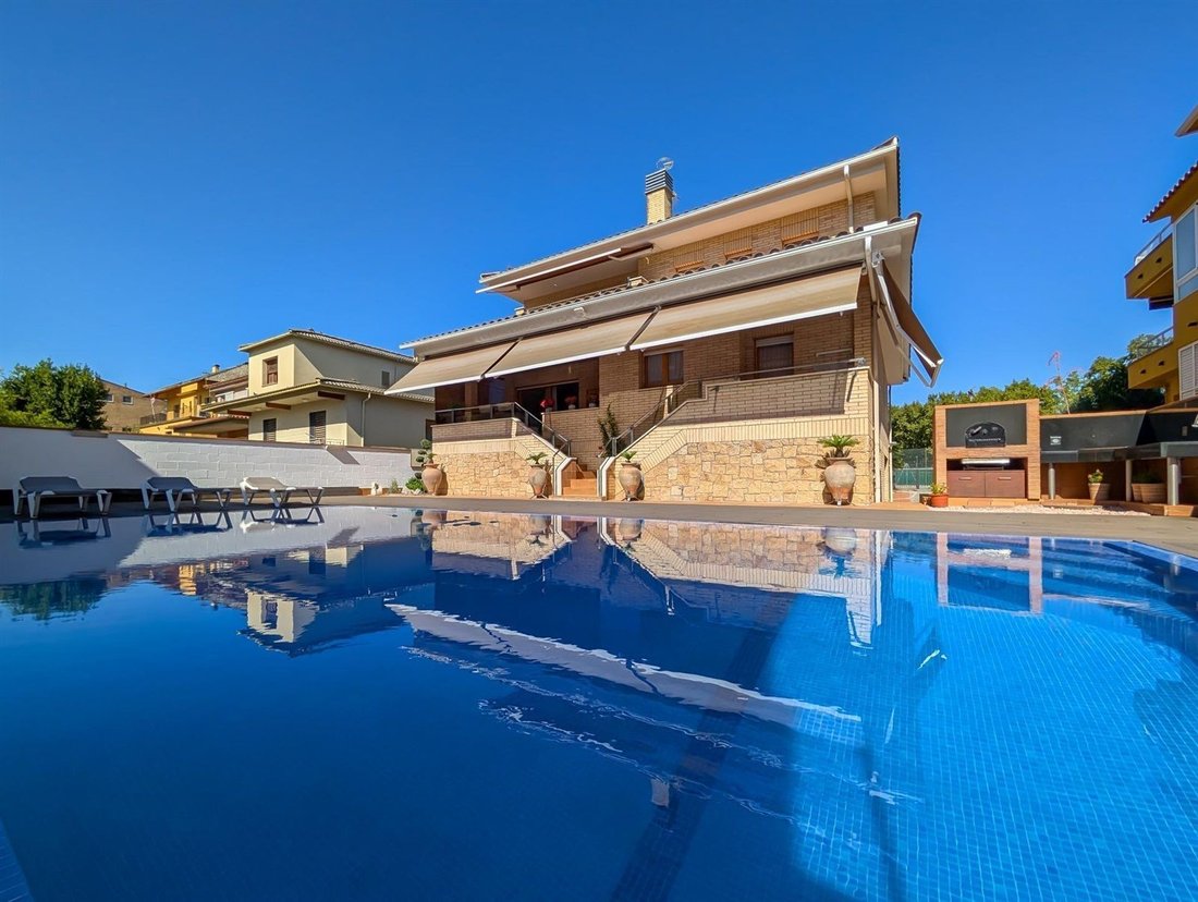 Chalet in Banyoles (District), Banyoles, Spain 2 - 18597370