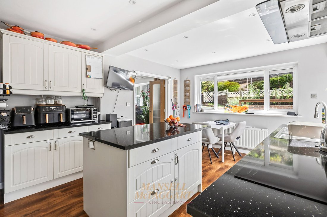 House in East Grinstead, England 3 - 18598311