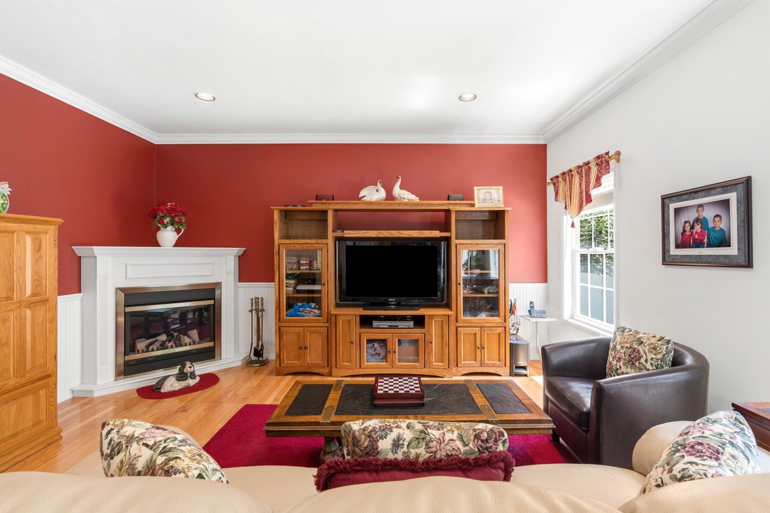 House in Manorville, New York, United States 2 - 18553055