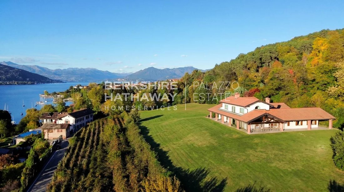 Villa in Angera, Lombardy, Italy 1 - 18598747