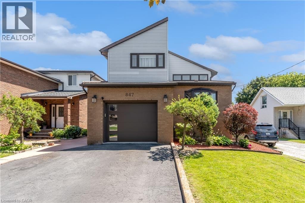 House in Hamilton, Ontario, Canada 1 - 18600796
