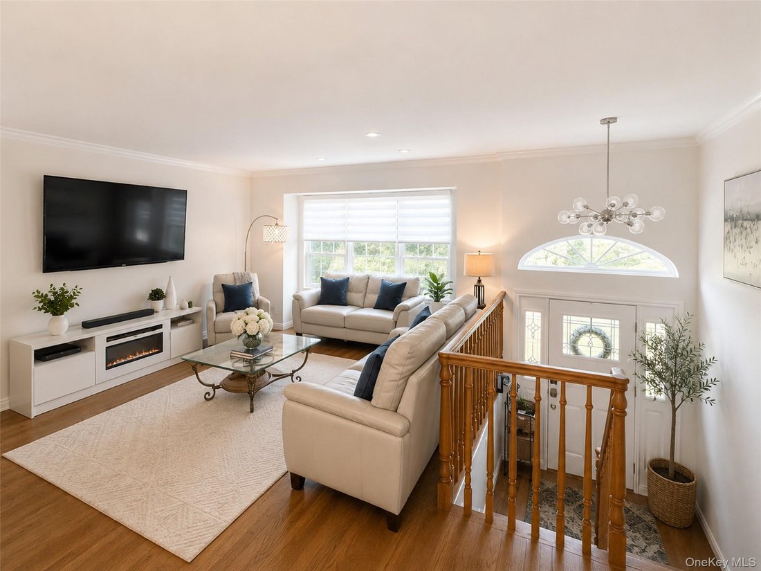 House in Syosset, New York, United States 2 - 18596556
