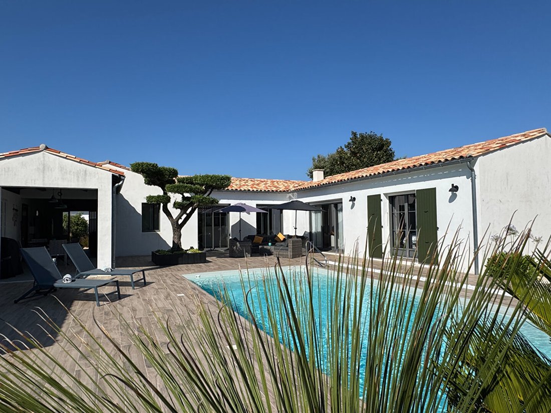 House in Sainte-Marie-de-Ré, Nouvelle-Aquitaine, France 1 - 18598105