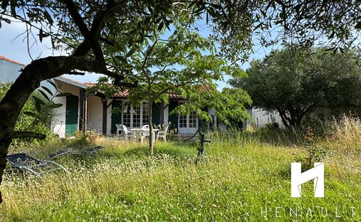House in Loix, Nouvelle-Aquitaine, France 1