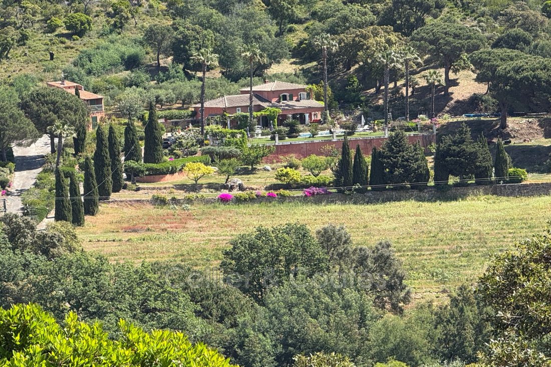 Villa in Nord Est, Bormes-les-Mimosas, France 1 - 18598109