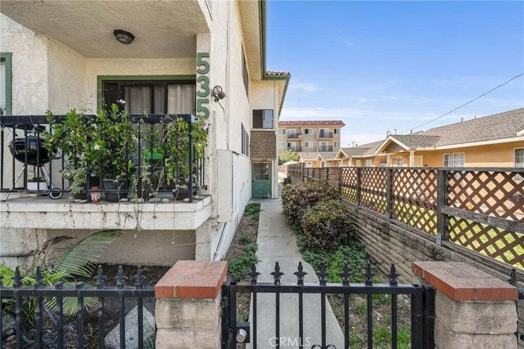 Los Angeles, California, United States 3 - 17633373