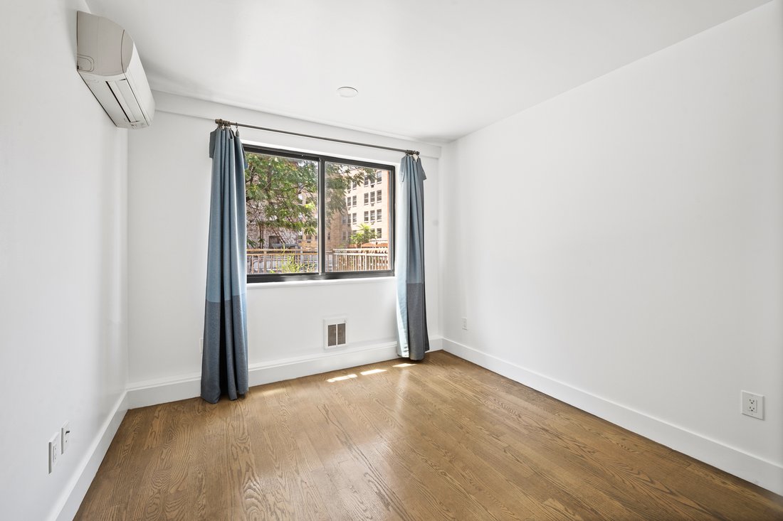 House in New York, New York, United States 4 - 18602337