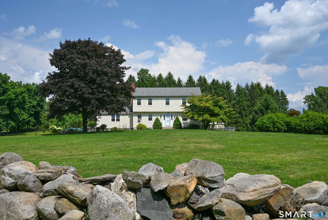 House in Brookfield, Connecticut, United States 2 - 18599930