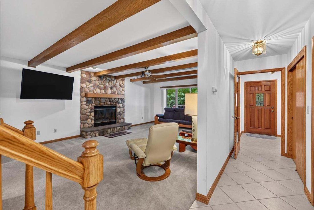 House in Muskego, Wisconsin, United States 5 - 18600065
