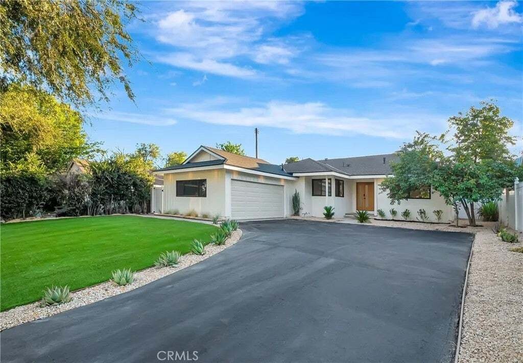 House in Canoga Park, California, United States 5 - 18601996