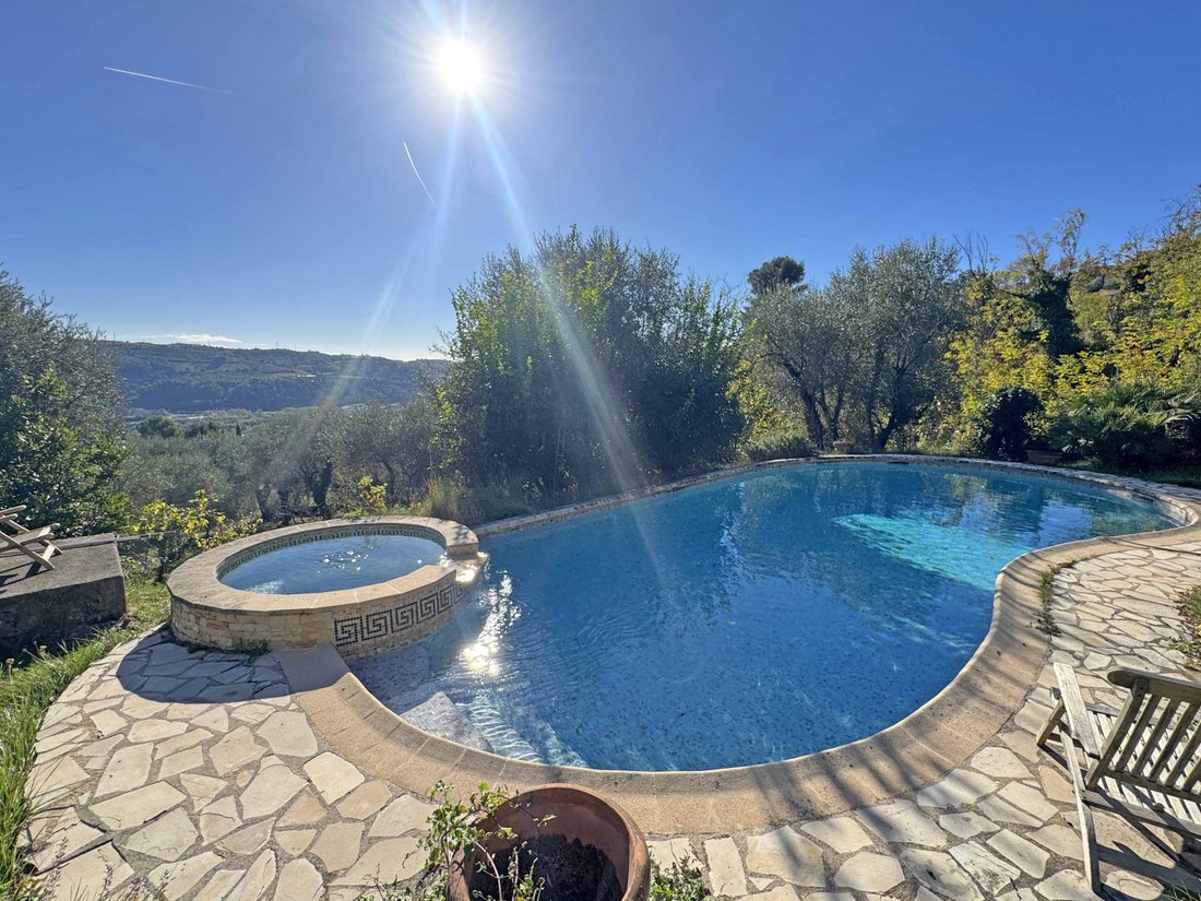 Villa in Saint-Jeannet, Provence-Alpes-Côte d'Azur, France 2 - 18597656