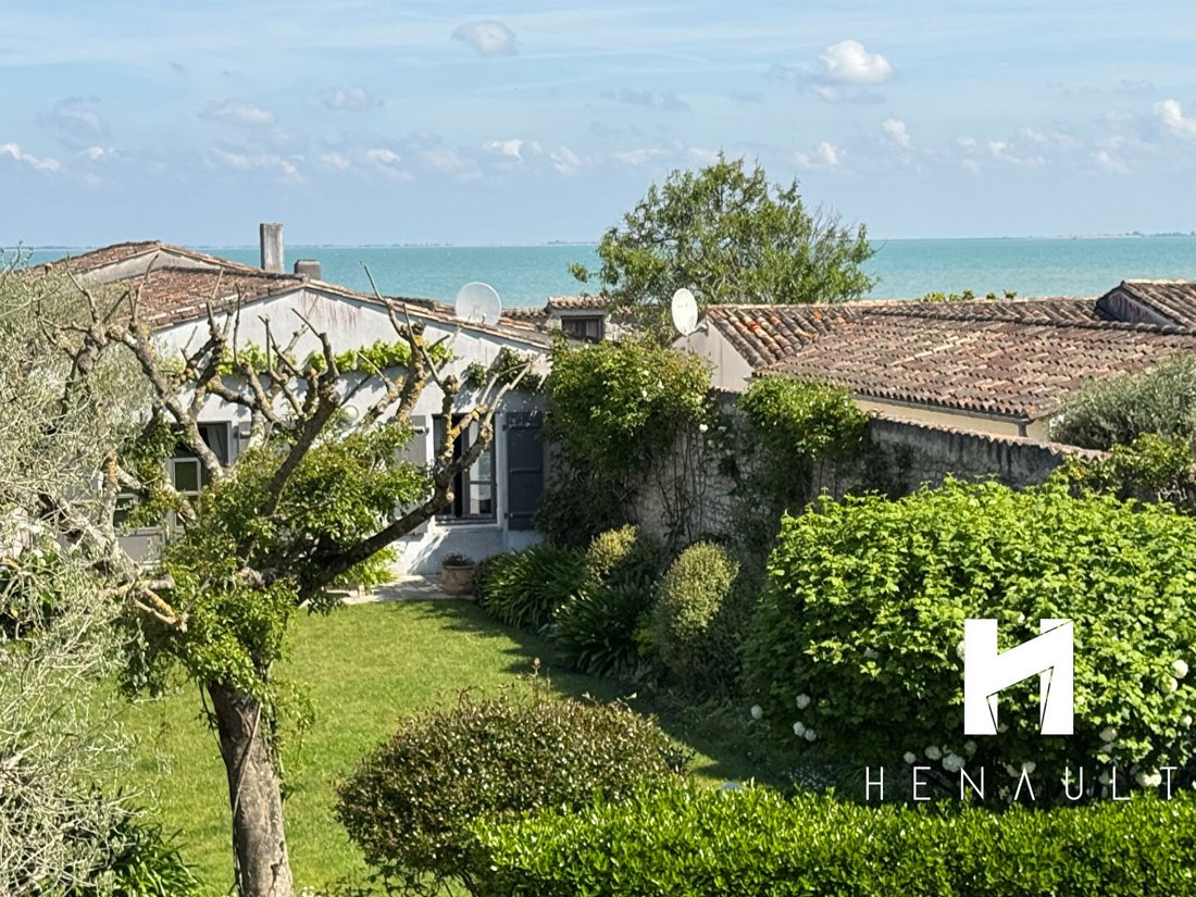 Villa in La Flotte, Nouvelle-Aquitaine, France 1 - 18598026