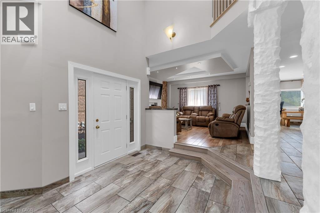 House in Hamilton, Ontario, Canada 5 - 18600796