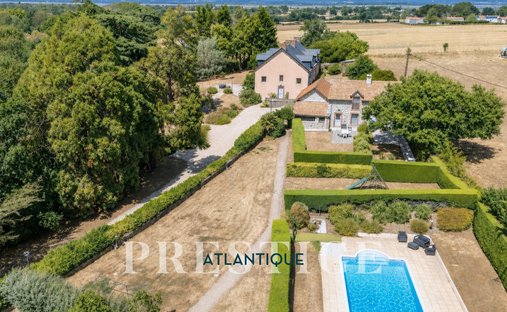 House in Frossay, Pays de la Loire, France 1