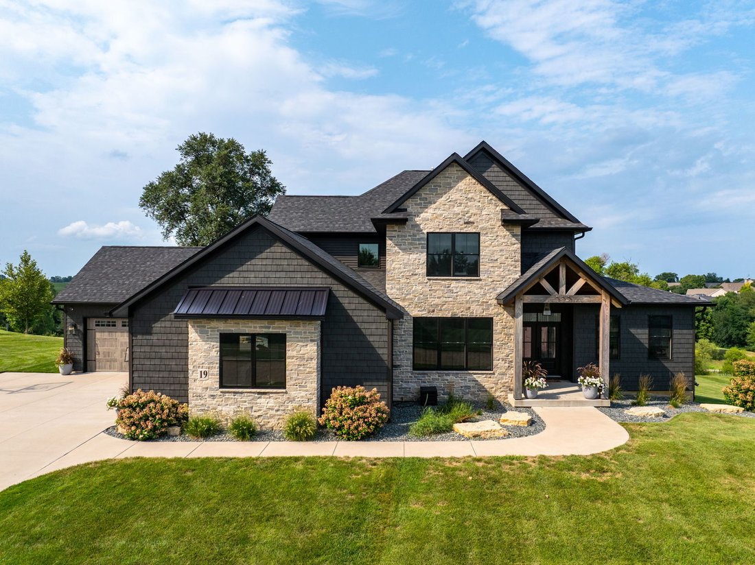 House in Le Claire, Iowa, United States 1 - 18601393