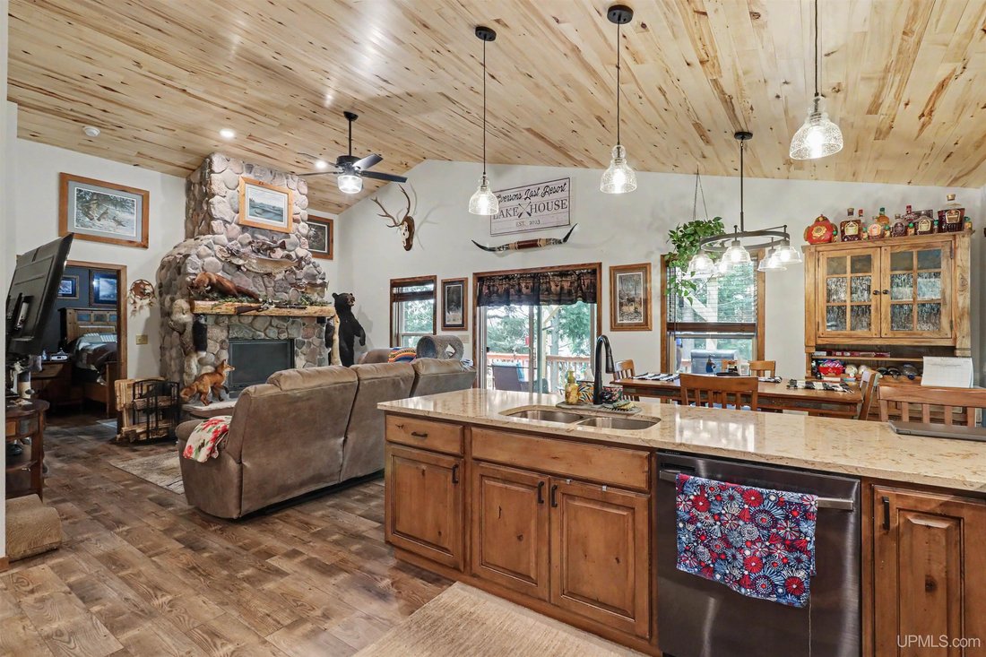 House in Watersmeet, Wisconsin, United States 5 - 18596576