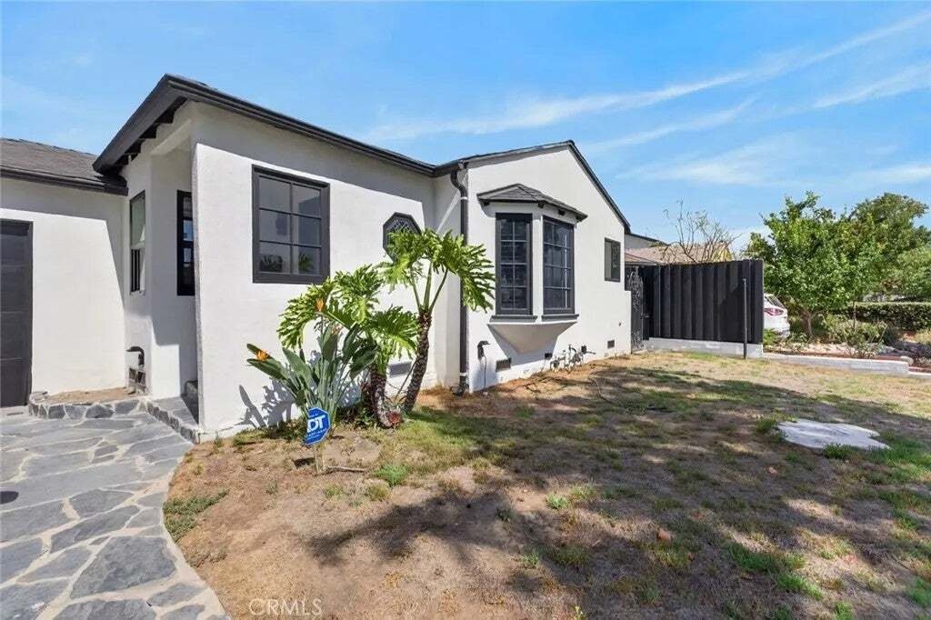 House in Burbank, California, United States 1 - 18602026