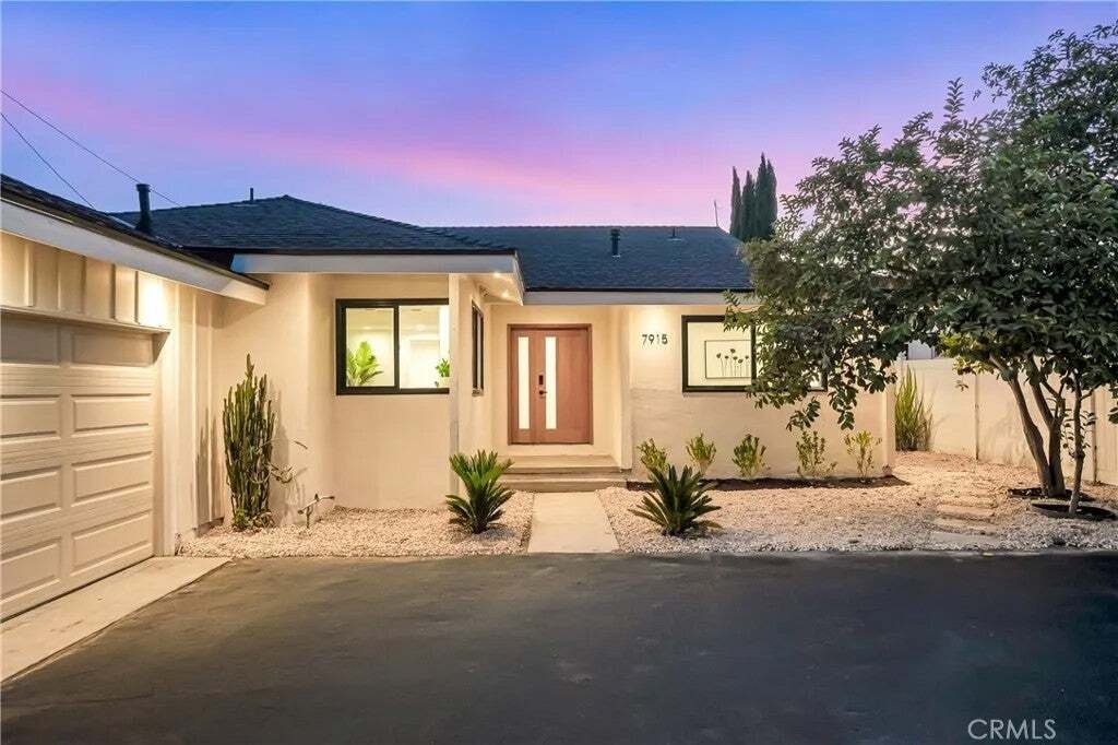 House in Canoga Park, California, United States 3 - 18601996