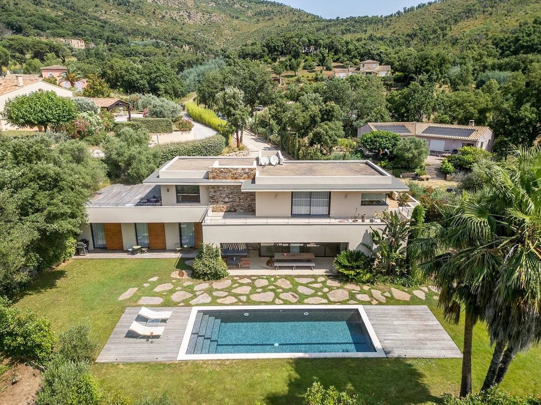 Estate in Grimaud, Provence-Alpes-Côte d'Azur, France 3 - 16487233
